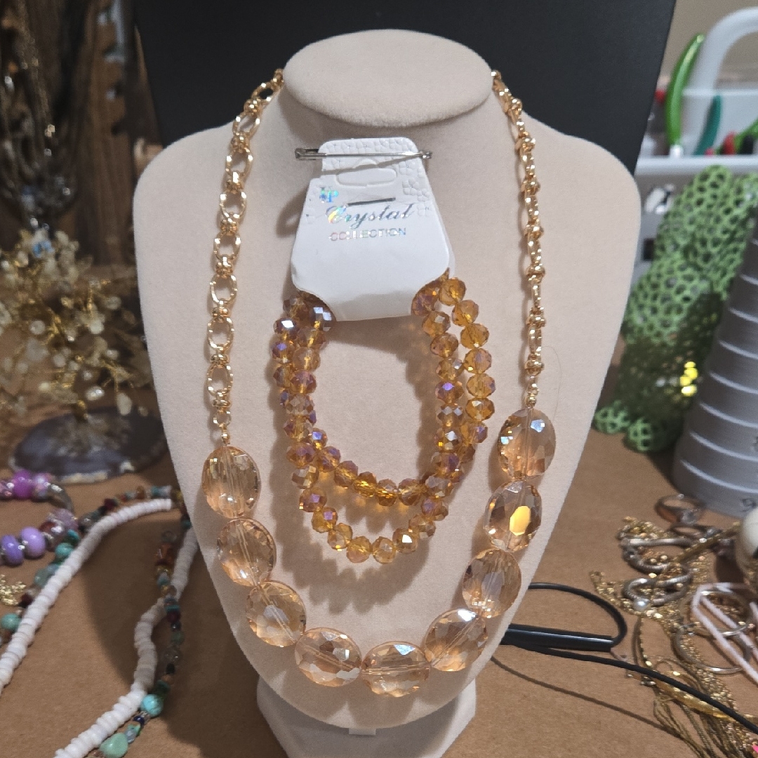 Gold And Amber Necklace Set 19$